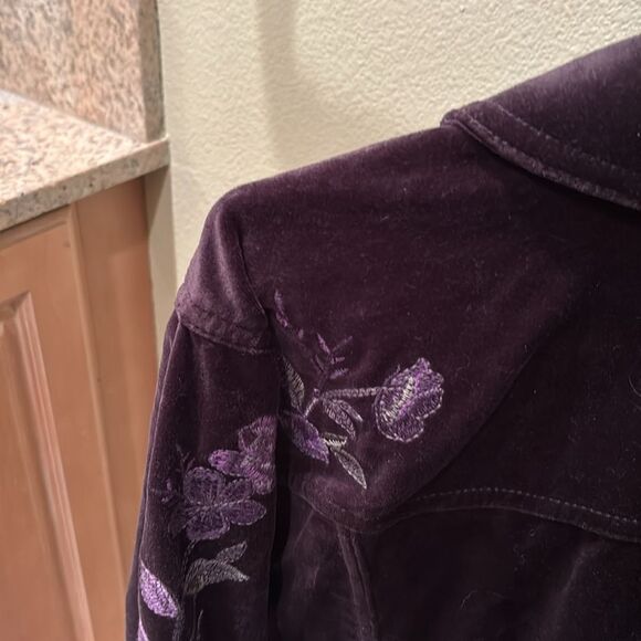 Style and Co woman's deep purple velvety coat or shirt w gorgeous flower detail - Picture 12 of 15